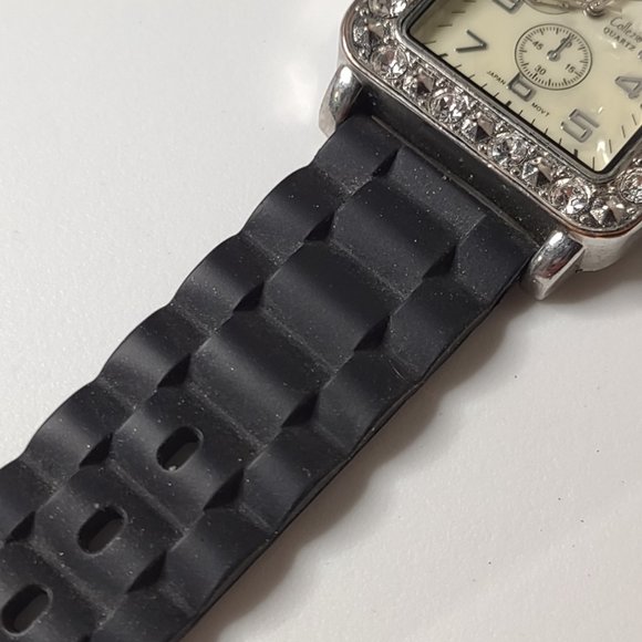 Large Rectangular Watch With Black Rubber Band - Picture 5 of 14